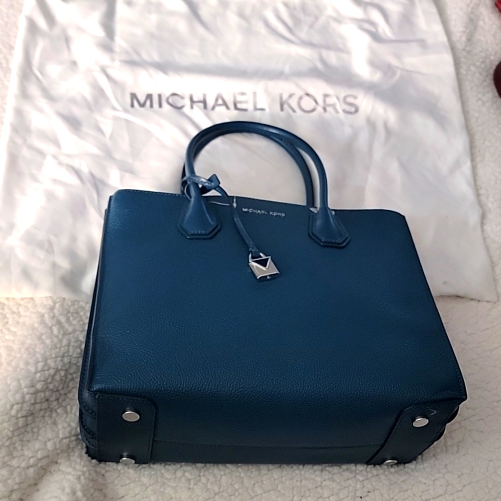 Michael Kors Mercer studio Bag.